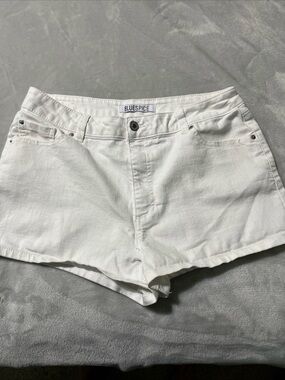 Blue Spice White Denim Booty Shorts Size 13 2” Inseam Mid Rise